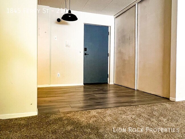 Building Photo - Your Urban Oasis in Anoka for $1099/month!