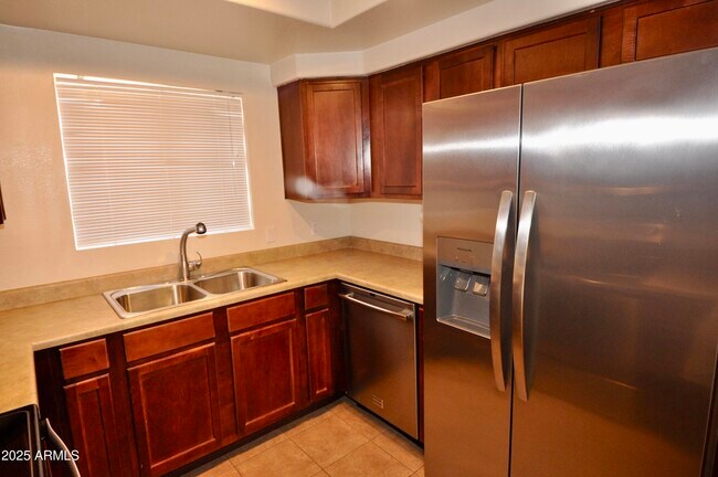 Foto del edificio - 750 E Northern Ave