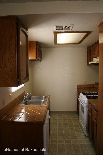 Building Photo - 2805 Villalovos Ct