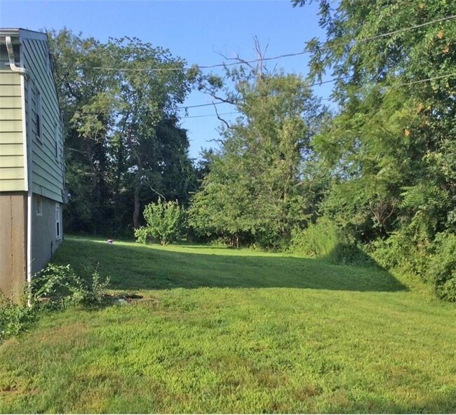 Building Photo - 72 Willow Ln