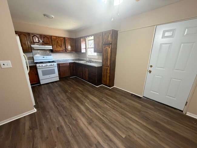 Building Photo - 1505 Valleyview Ave