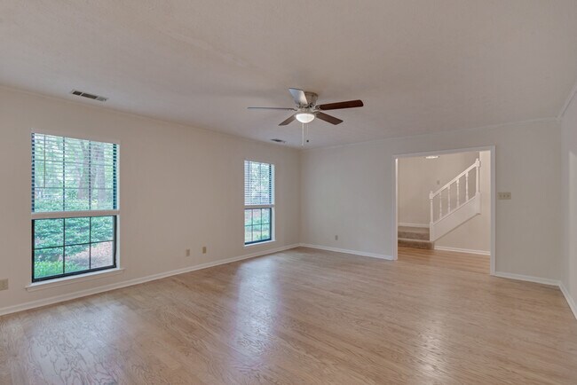 Foto del edificio - 130 Briarwood Ln