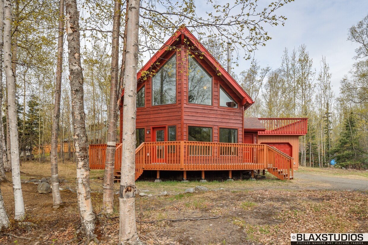 Primary Photo - Gorgeous ProwFront Shows like NEW!