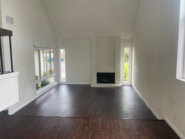 Building Photo - Mission Oaks