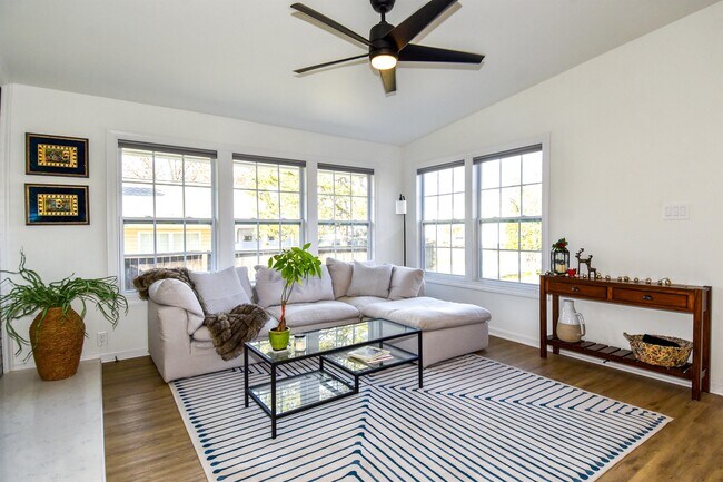 Foto del edificio - 7131 Westmoreland Rd