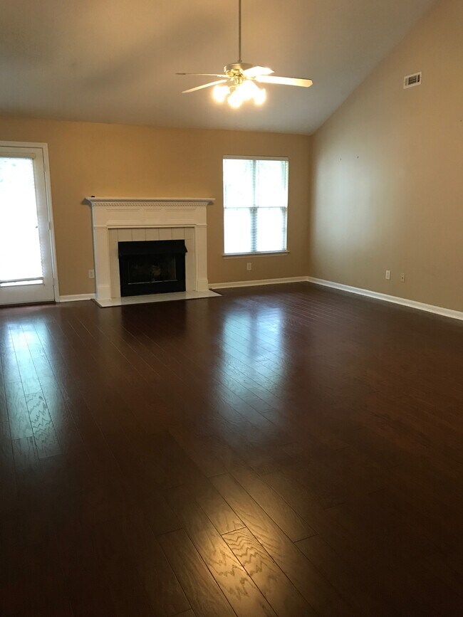 Building Photo - 110 Bridgeway Ln