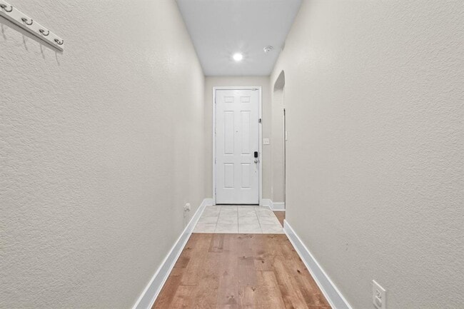 Building Photo - 291 Jarbridge Dr