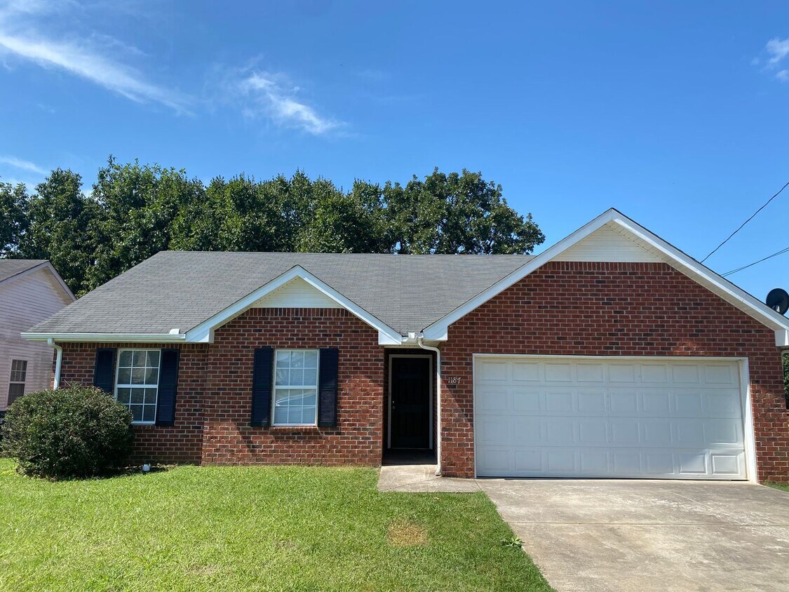 Primary Photo - Charming 3 BR, 2 BA, 2 Car Garage | Fresh ...