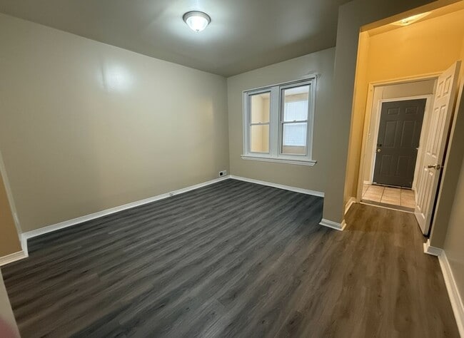 Foto del edificio - 4 Bedroom 1 Bath Rental In Germantown