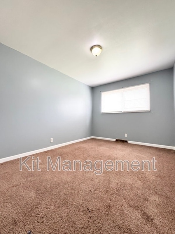 Building Photo - 2241 W Laskey Rd