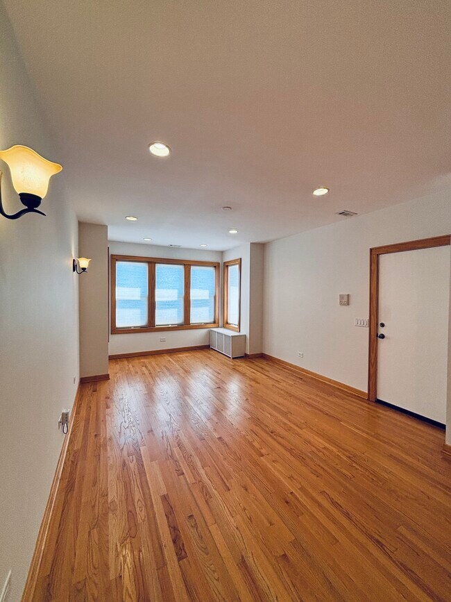 Sala de estar - 2318 W Diversey Ave