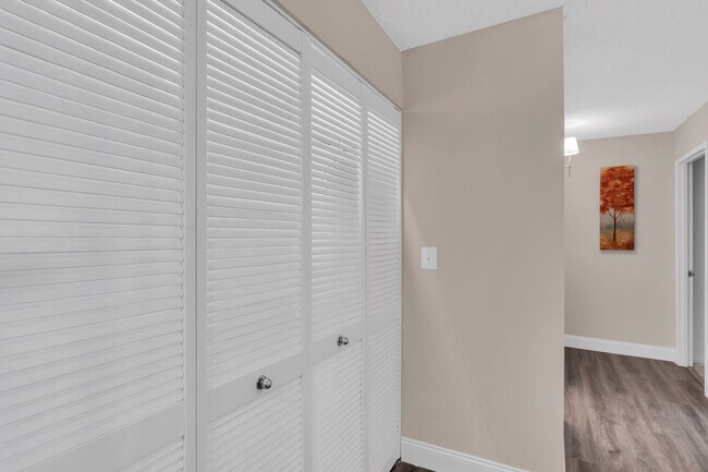 Foto del edificio - 2231 Crystal Dr