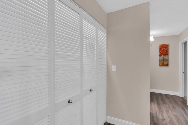 Building Photo - 2231 Crystal Dr