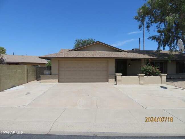 Building Photo - 11246 N 50th Dr