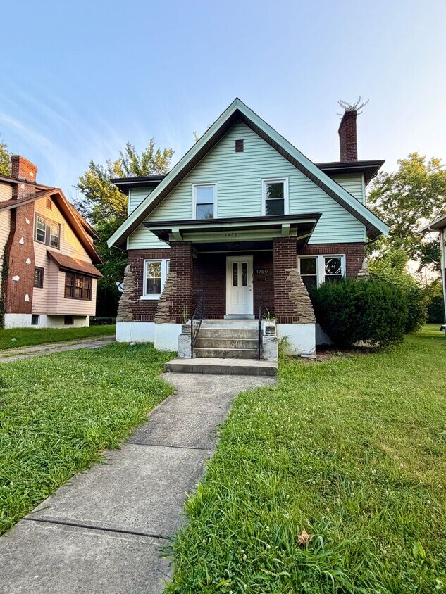 Great 3 bed home in Bond Hill!! - Great 3 bed home in Bond Hill!!