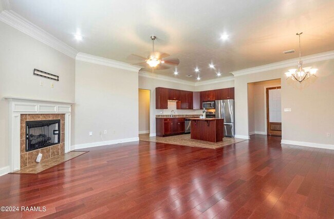 Building Photo - 3 bedroom, 2 bath home