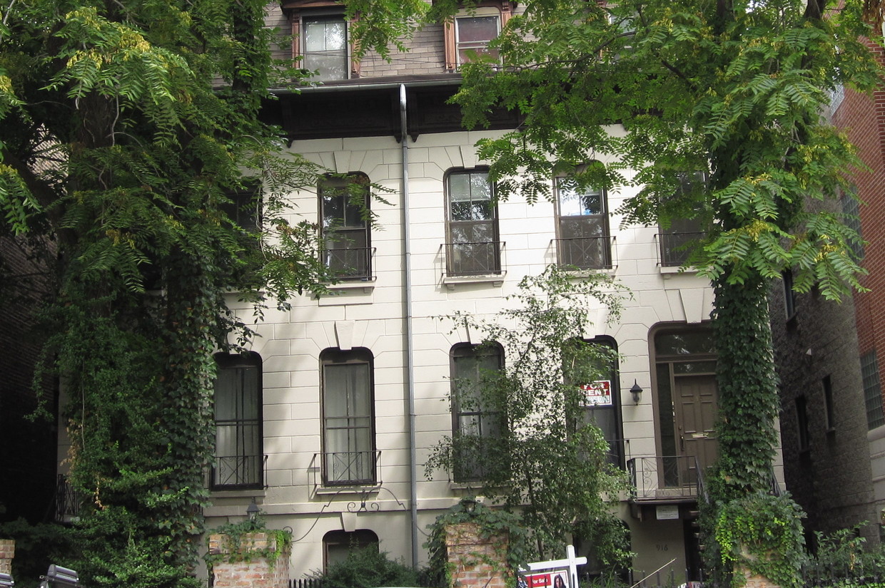 Primary Photo - 918 W Fullerton Pkwy