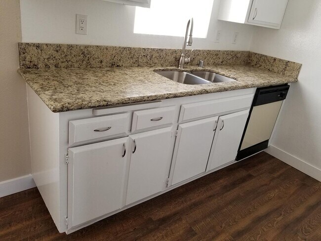 Foto del edificio - 7831 Shaffer Cir