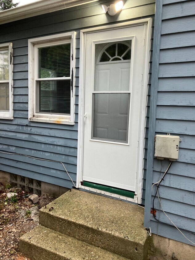 825 Grand Ave Unit Studio, Racine, WI 53403 Apartments in Racine, WI