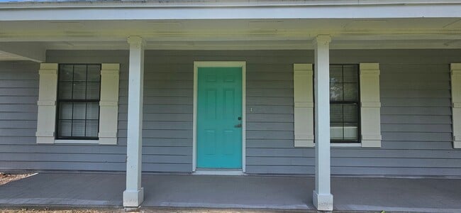 Building Photo - Charming 3-Bedroom Home in Deland – Water ...
