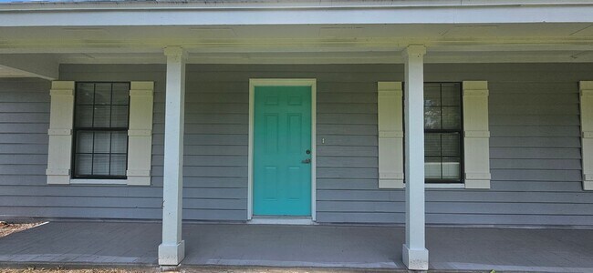 Foto del edificio - Charming 3-Bedroom Home in Deland – Water ...