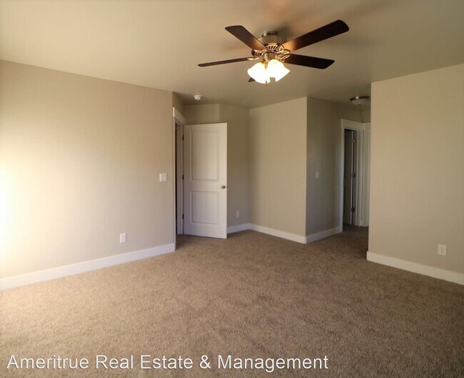 Foto del edificio - 3 br, 2 bath House - 577 N 220 E