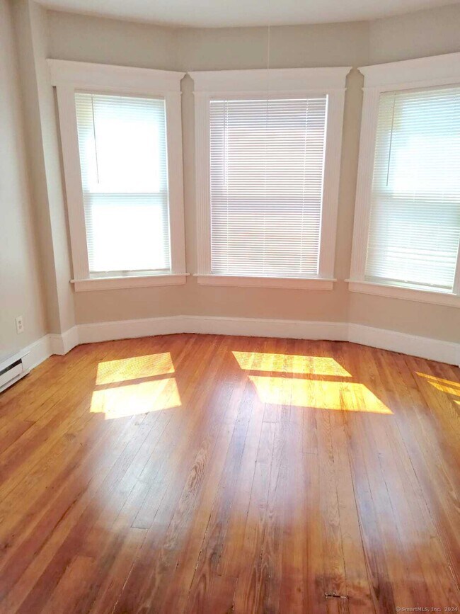 Building Photo - 121 Lounsbury St
