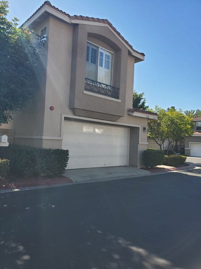 Building Photo - SPACIOUS PLACENTIA TOWNHOME