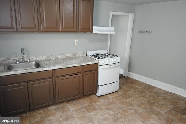 Building Photo - 205 Jones Ave