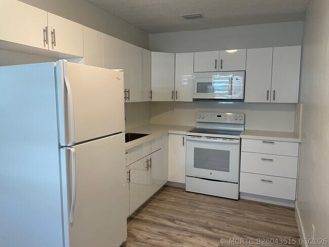 Building Photo - 630 N 69th Ave