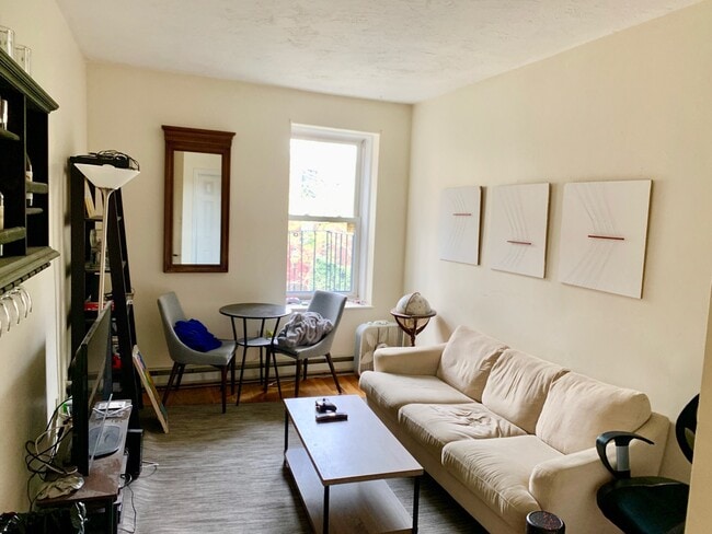 Building Photo - 27 Garden St