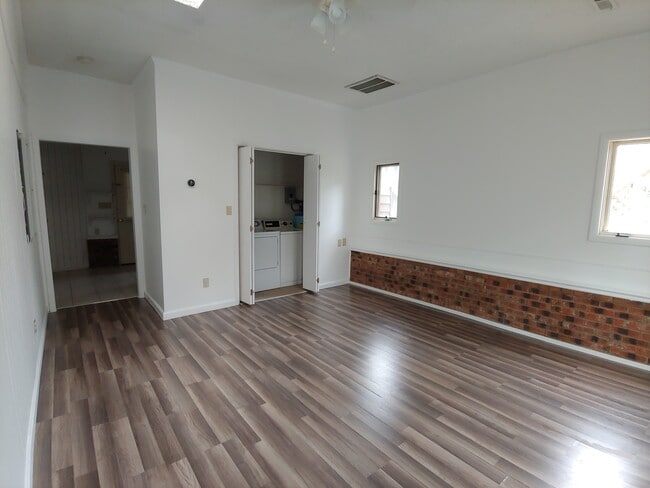 Building Photo - 208 NE 58th St
