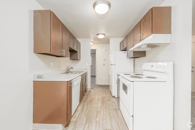 2BR, 1BA - 838SF - Kitchen - Southern Pines