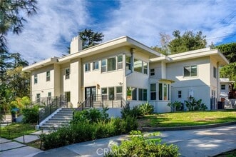 Building Photo - 2065 E Altadena Dr