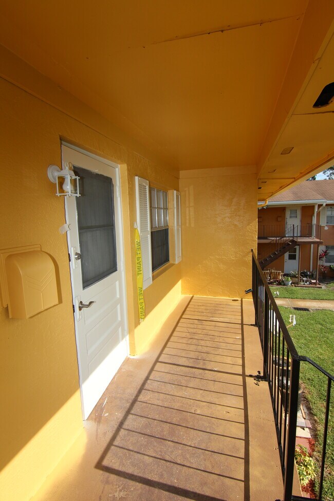 Foto del edificio - 1655 W Oak Ridge Rd