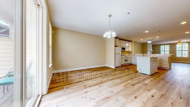 Foto del edificio - 754 McClelland Dr