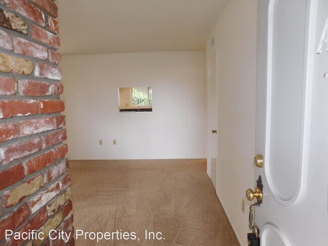 Building Photo - 6182 Warner Ave