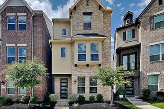 Building Photo - 2232 Palomino St