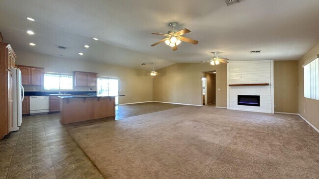 Foto del edificio - 3 Bedroom 2 Bath Home Located on Large Lot in Cherry Valley!