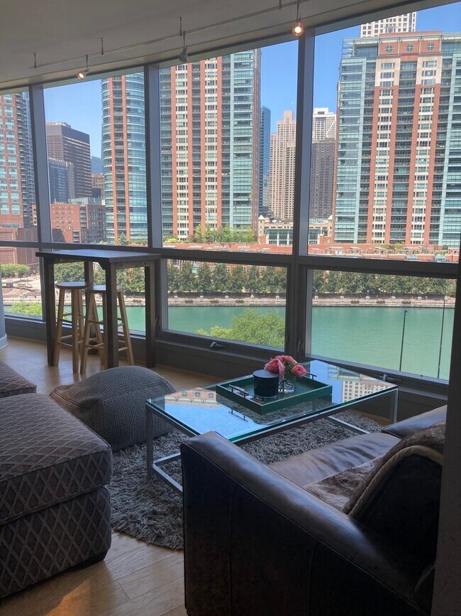 Foto del edificio - 420 E Waterside Dr