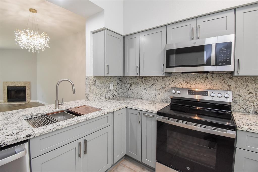 Foto principal - 7677 Cambridge St