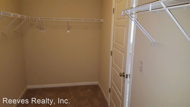 Building Photo - 5 br, 2.5 bath House - 395 Paget Drive East