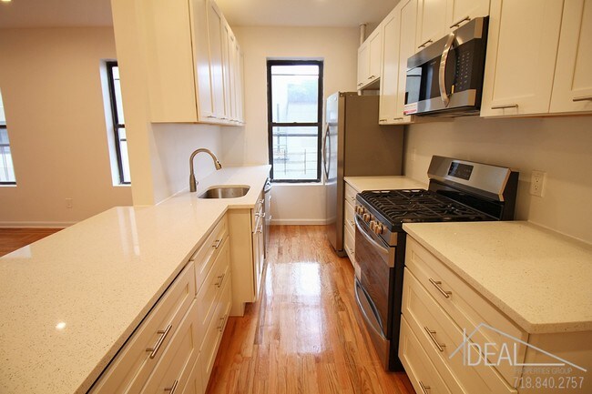 Foto del edificio - 537 Clinton Ave