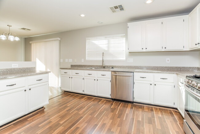 Foto del edificio - 5041 Diamond Ranch Ave