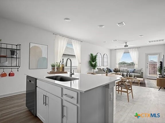 Foto del edificio - 333 Fairfax Ave