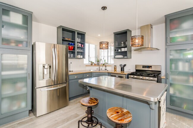 Foto del edificio - 15516 Faysmith Ave