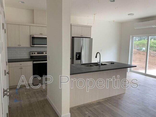 Building Photo - 2280 Brome St