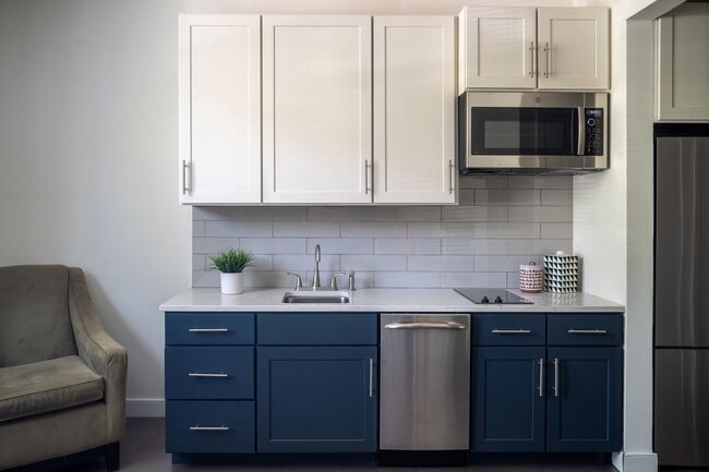 Interior Photo - Luna on Pine