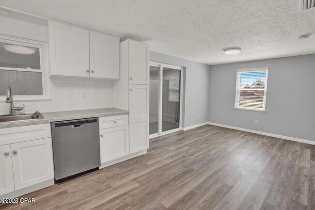 Foto del edificio - 6325 Pridgen St