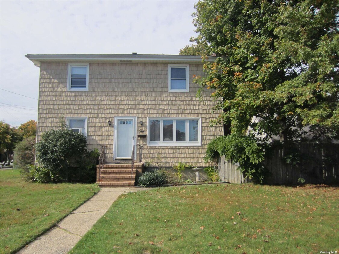 10 Nostrand St, Farmingdale, NY 11735 Apartment for Rent in